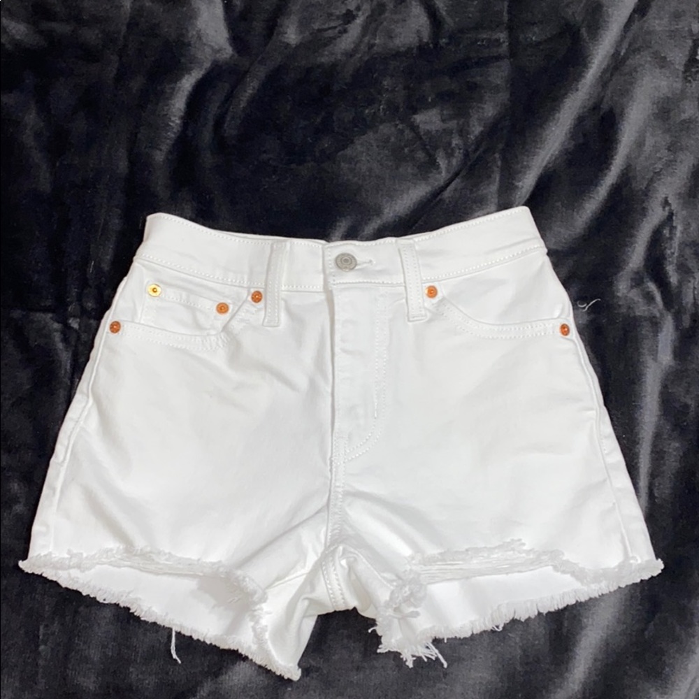 Women’s Levi’s High Rise Shorts 25 NWOT